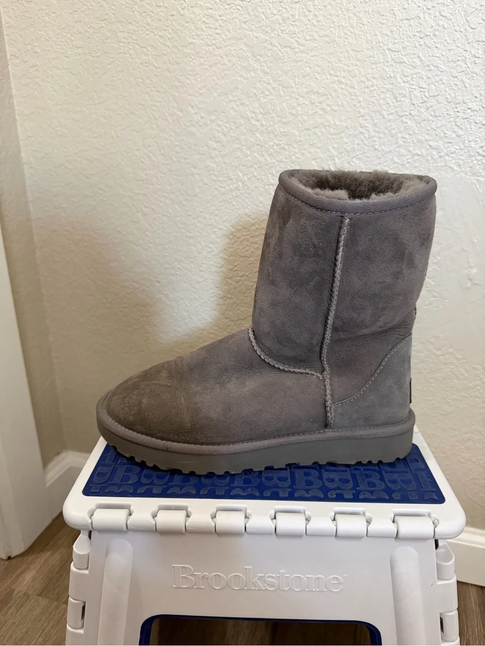 UGG Classic Short Boot - Gray Suede